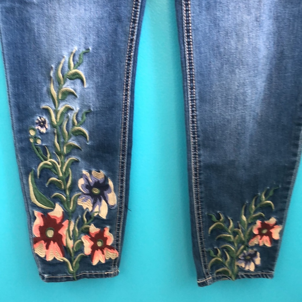 Embroidered Floral Jeans Boho Festival Straight Leg Size 6 Baccini - Picture 3 of 16